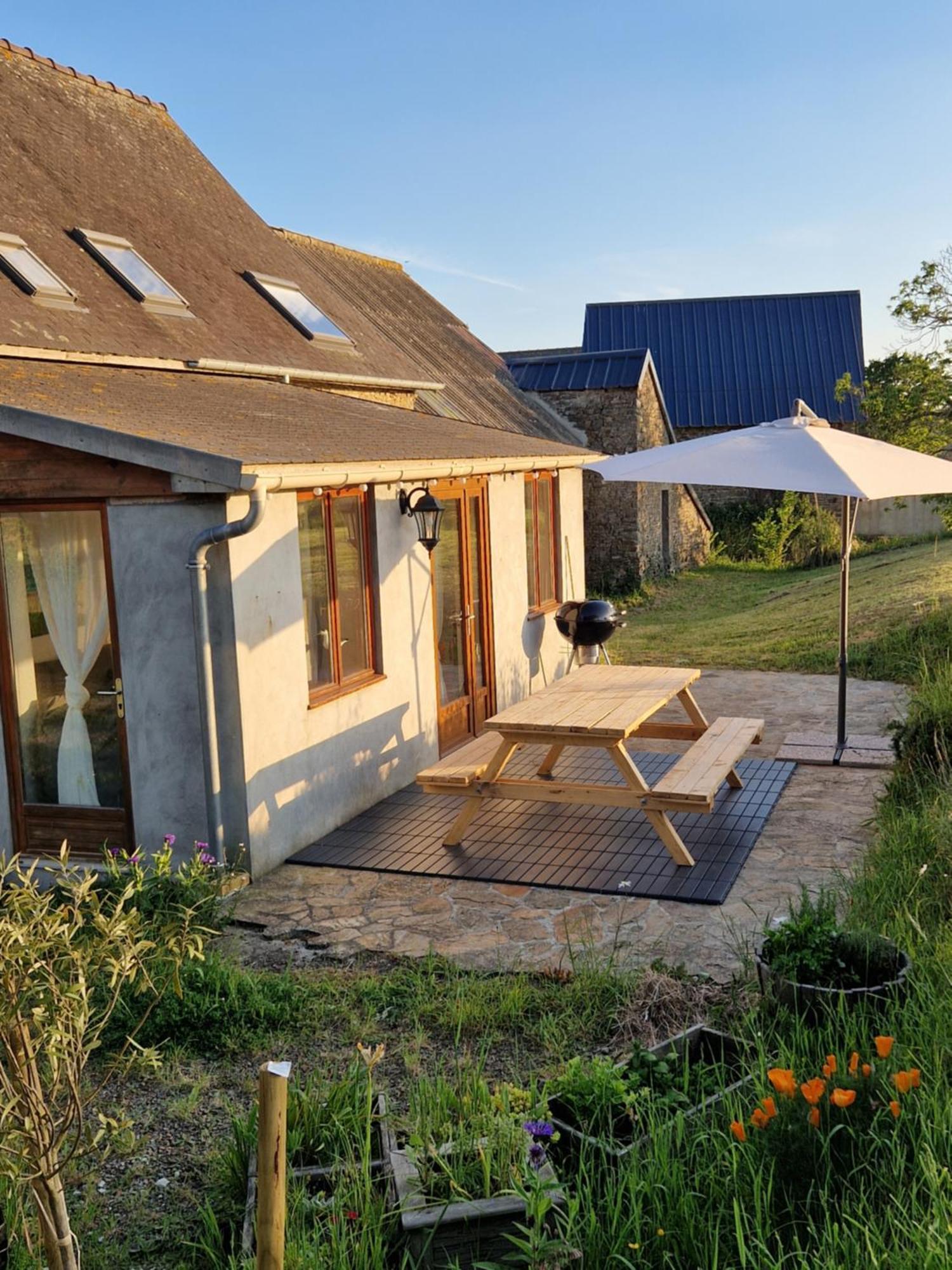 Maison Precey Luaran gambar