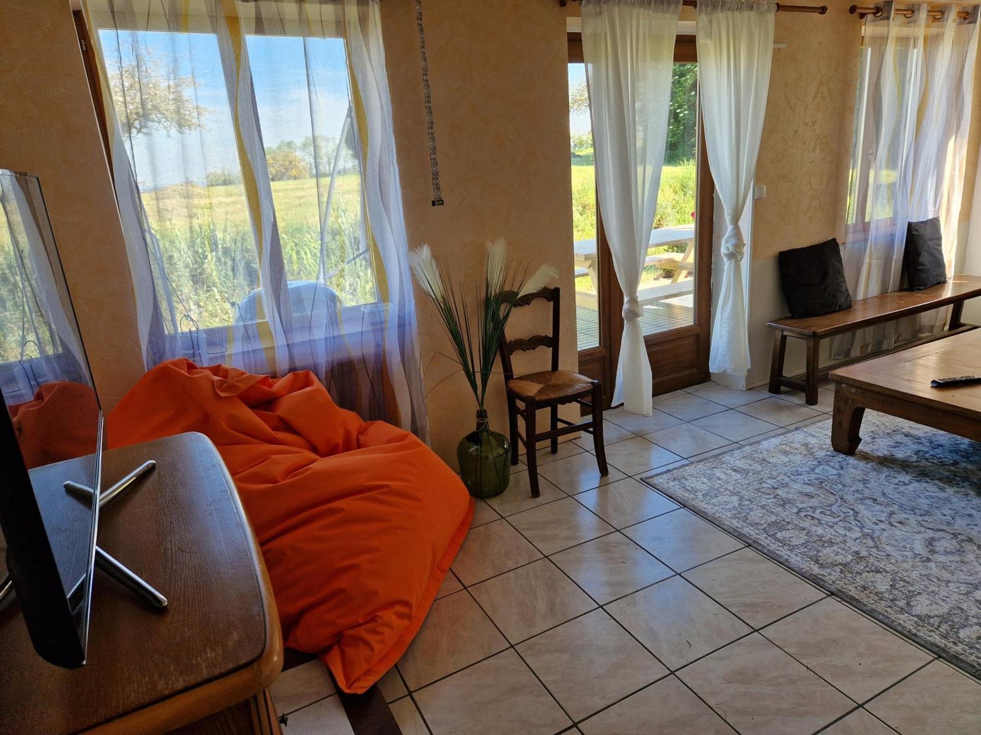 Maison Precey Luaran gambar