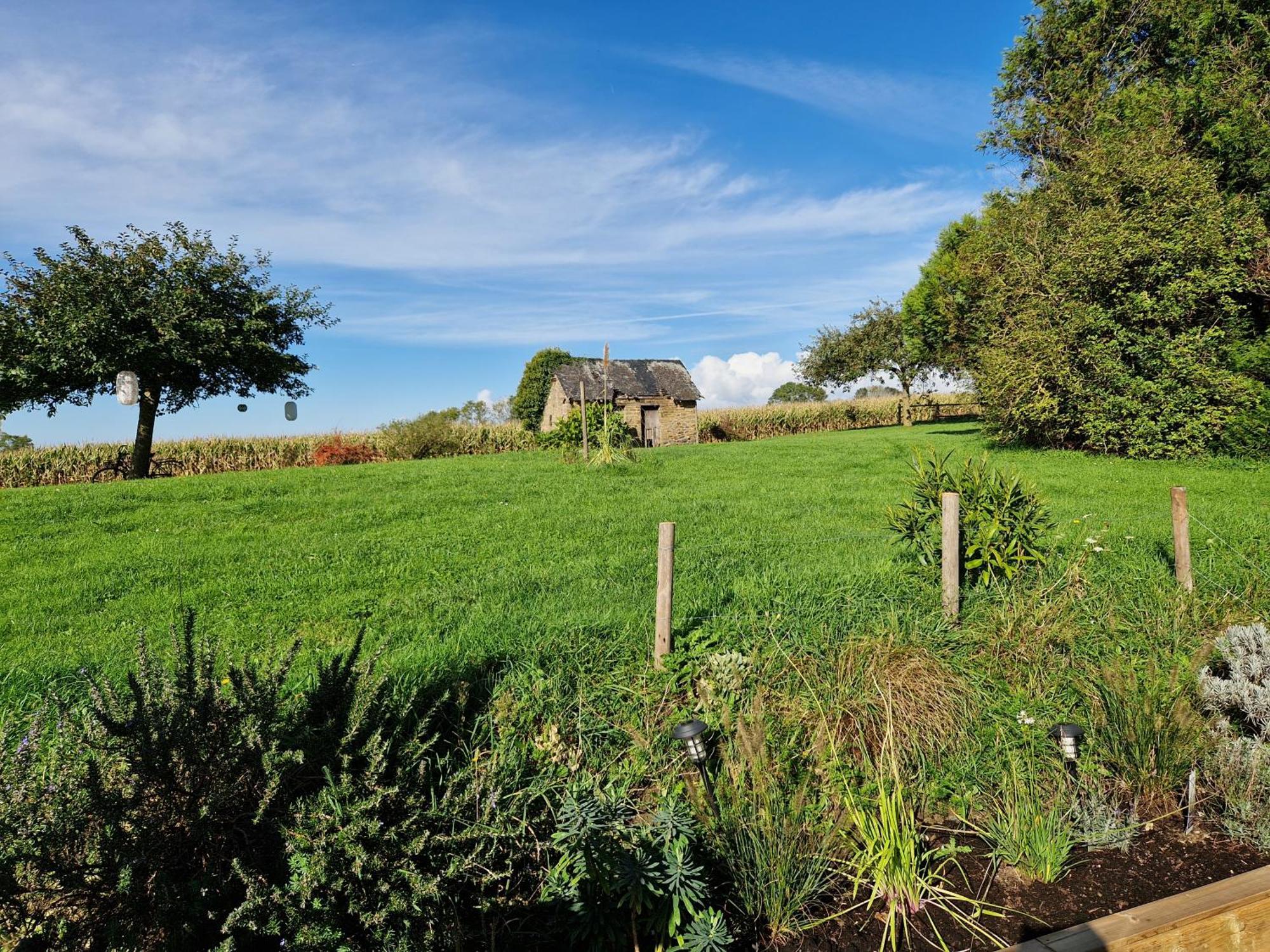 Maison Precey Luaran gambar