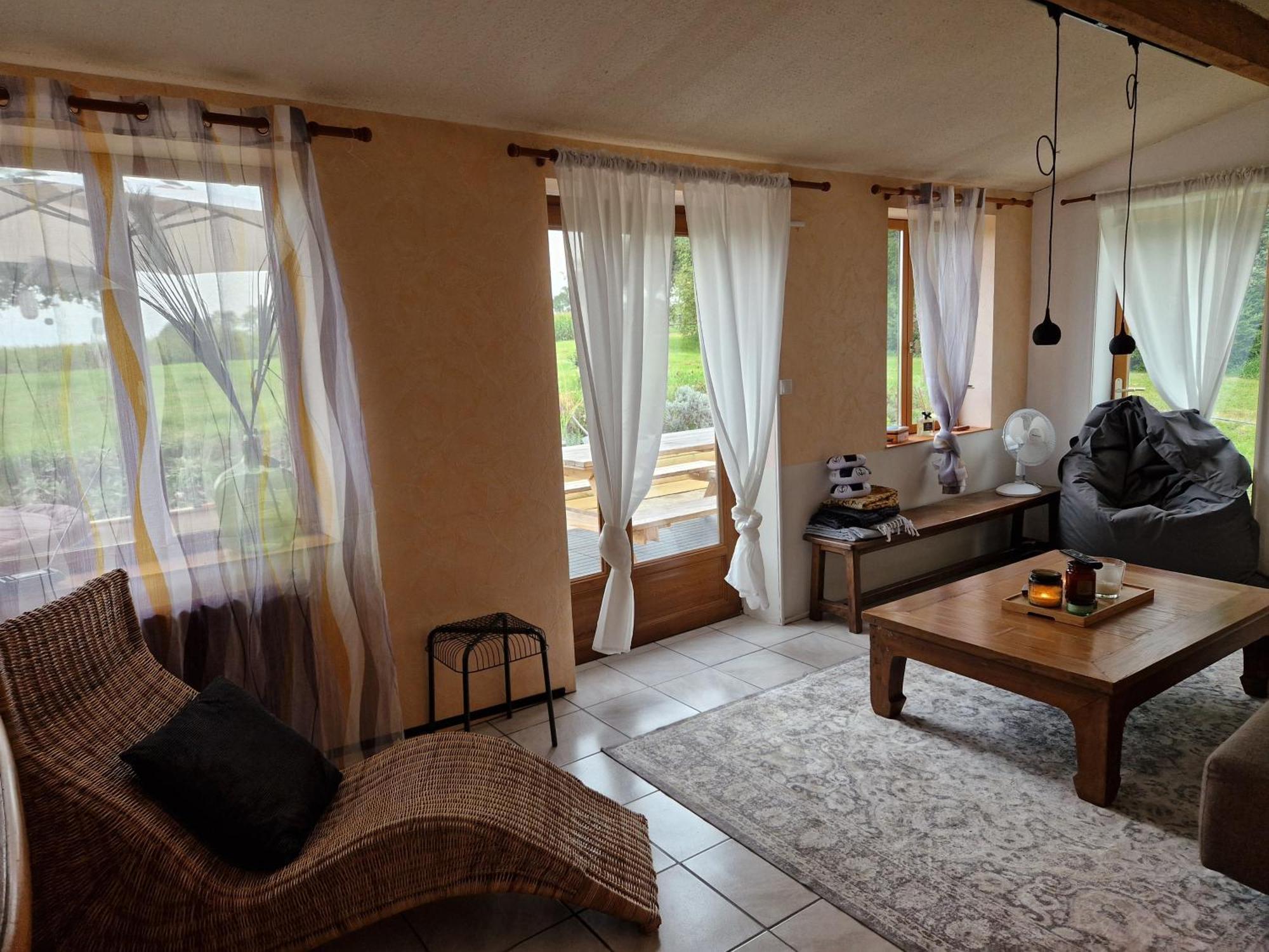 Maison Precey Luaran gambar