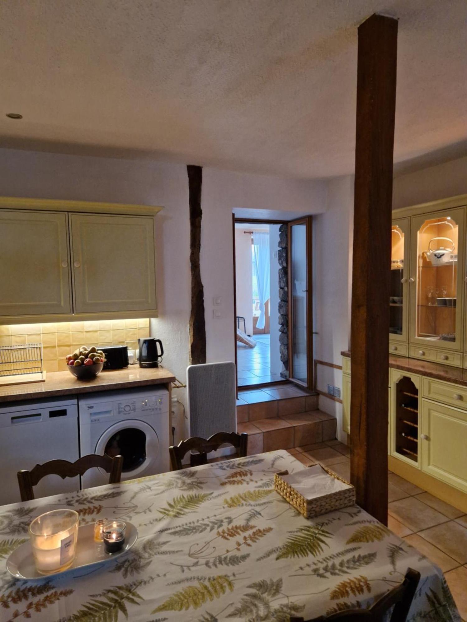 Maison Precey Luaran gambar