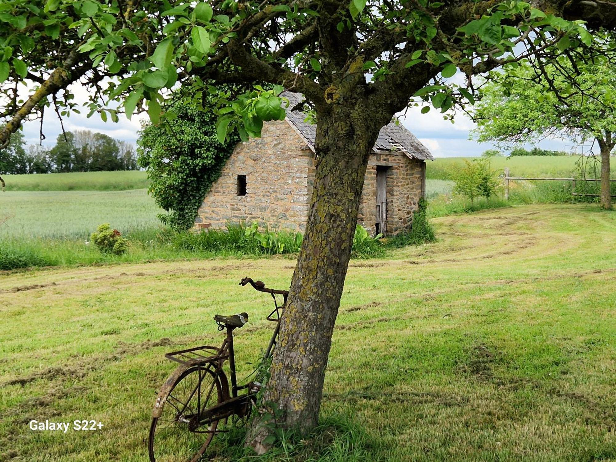 Maison Precey Luaran gambar
