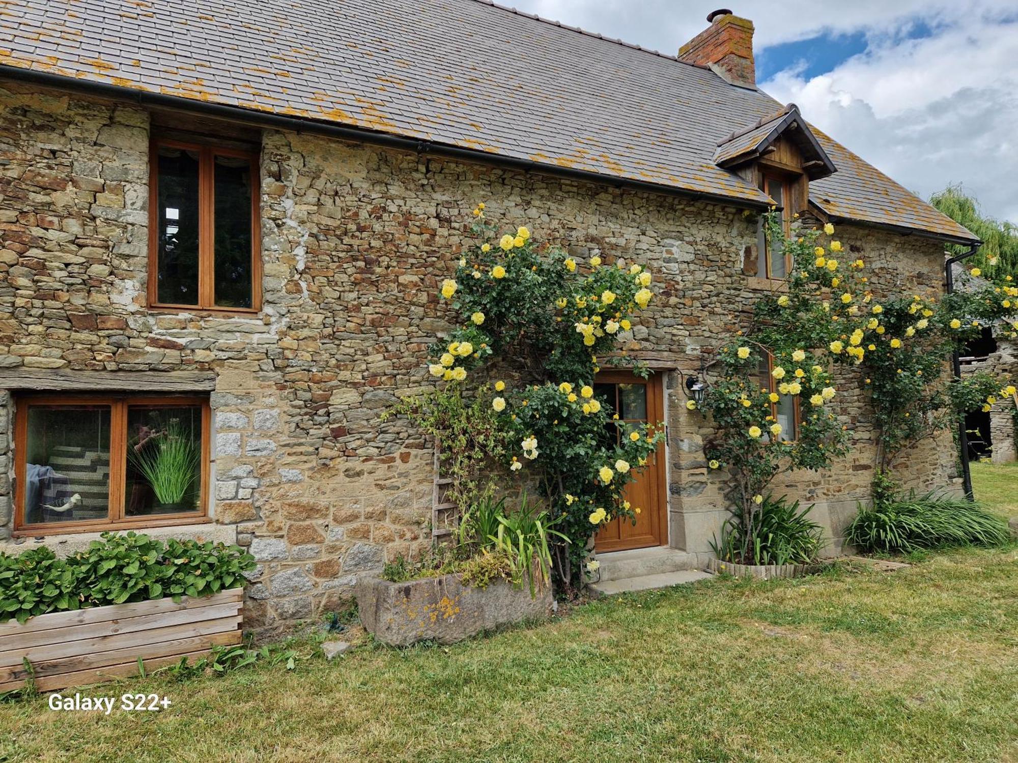 Maison Precey Luaran gambar